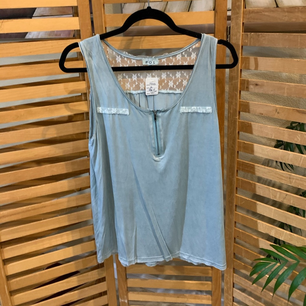 Tank with short zipper in  front.